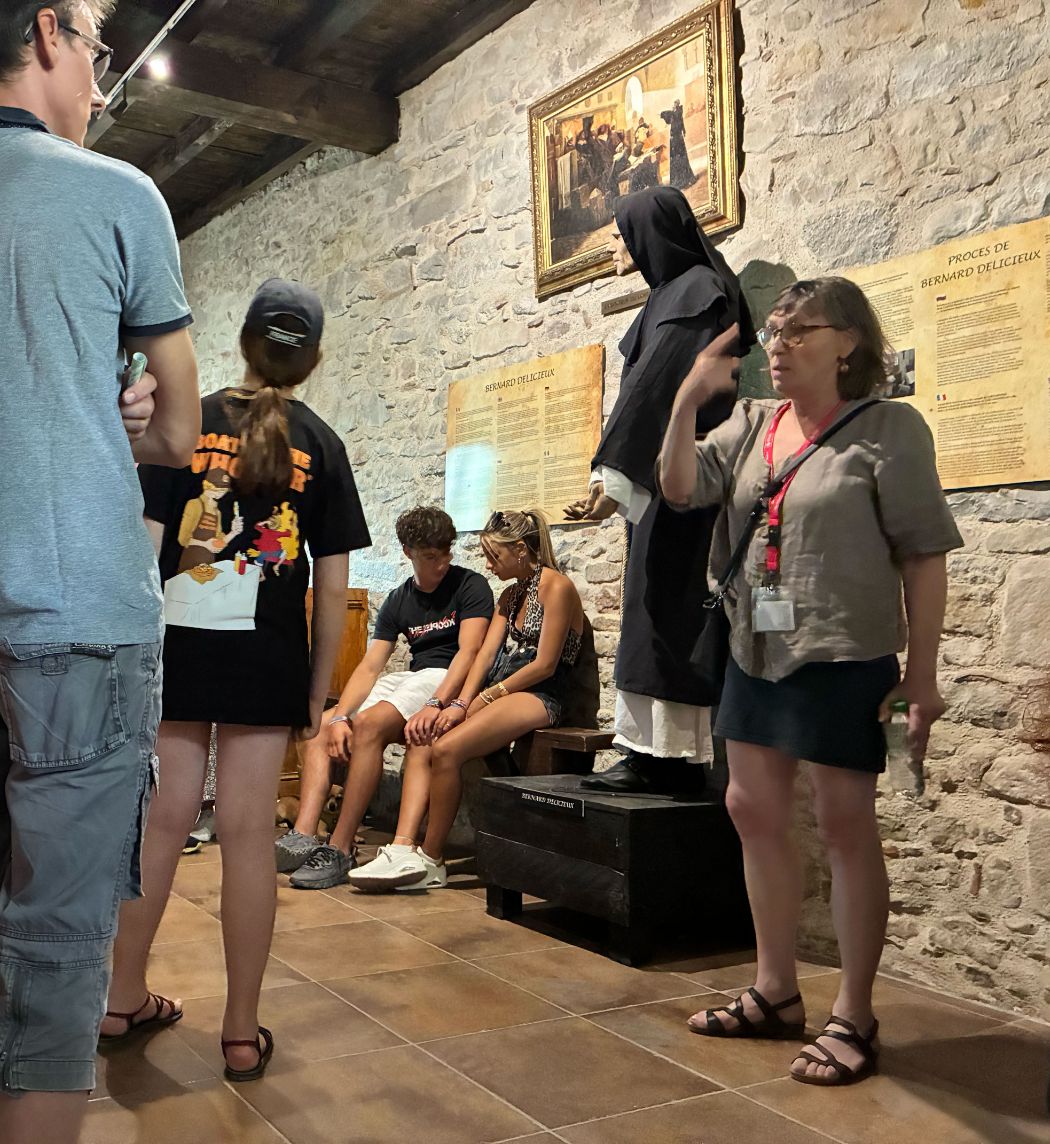 Visite-guidée-Cité-&-Musée-Inquisition-Carcassonne6@2x